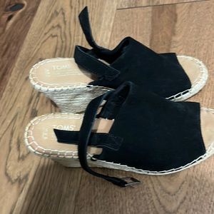 Toms black wedge
